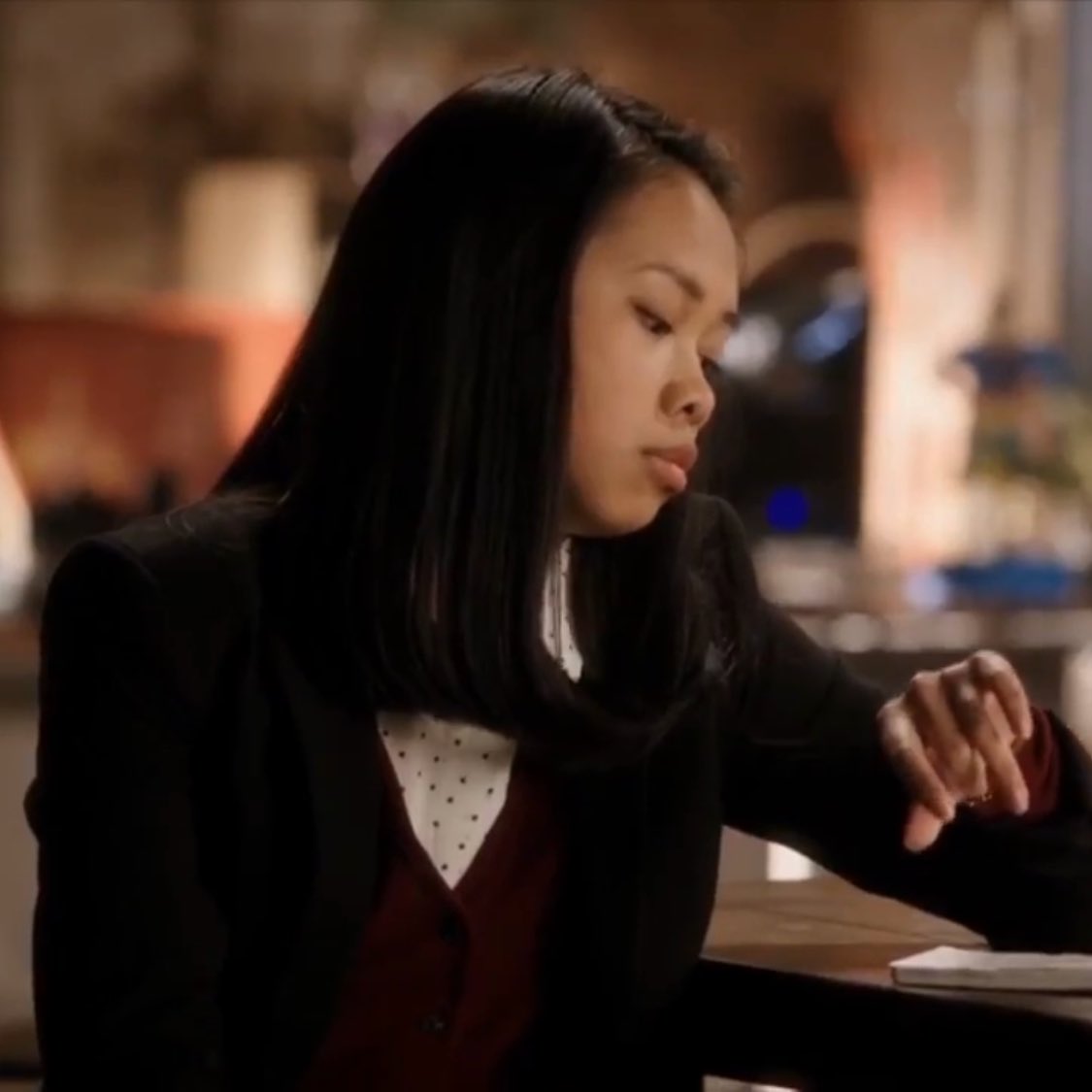 MsNikkiCastillo's tweet photo. #PattyLogan patiently waiting... 😐 #Throwback to 315 #ScorpionCBS.. #TeamScorpion or #TeamCentipede.. #AreWeThereYet #ScorpionSeason5.. having #ScorpionMondayWithdrawals 😶.. #YoungHollywood #ActorsLife 😊💜💕 https://t.co/8EZT9LsaZv