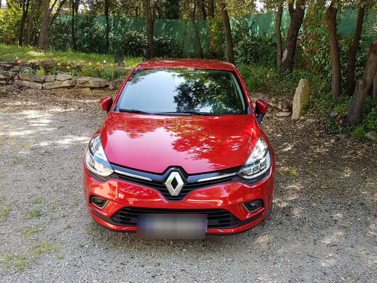 Lili_du_30's tweet photo. Elle est canon ma nouvelle voiture !!! 😁😁😁
Le mec qui a inventé l'aide au démarrage en côte, je le classe au niveau de Dieu ! 😅

@renault_fr l'équipe de Nîmes a été au top !

#ClioIV #Renault https://t.co/fTMAbwSwuU