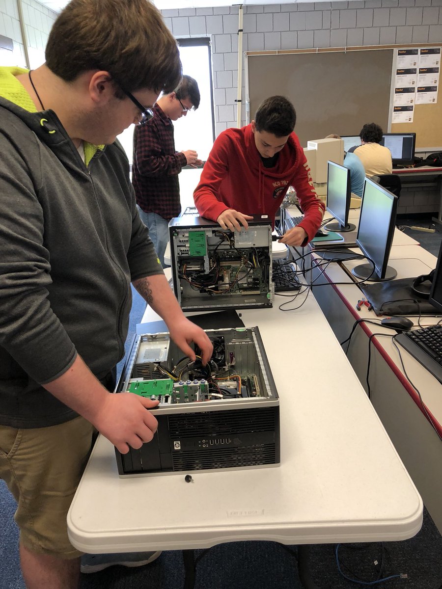 Plus1rosales's tweet photo. Troubleshooting in break fix lab!! These guys are really trying to stump each other! @AtticaSchools @WRCTE1 https://t.co/rxYZOJW6A8
