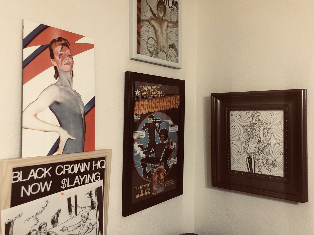 blackcrownhq's tweet photo. Cornered! In good company at @blackcrownhq @DavidALapham @maria_lapham @BetomessGilbert @clkh16 together again #ASSASSINISTAS w/ @TiniHoward #superiorinterior #makingcomics #vivacomics #therulingclass convivial times @ https://t.co/6YLFVGLe1i https://t.co/4VY1JCoxss