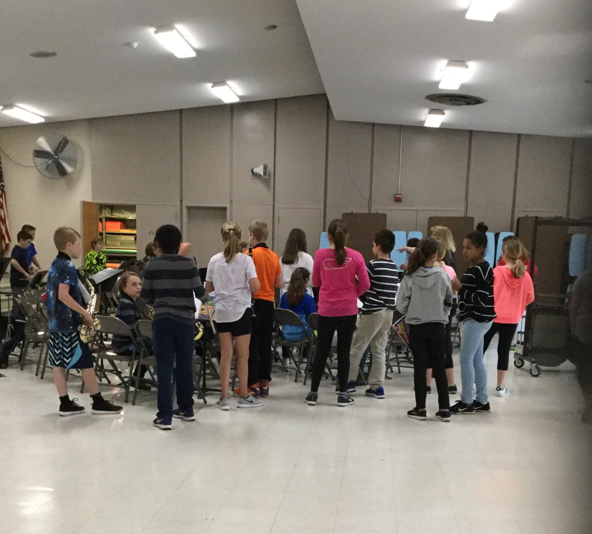 MViewSchool's tweet photo. At Mountain View School we have full band which means everyone who plays band comes toghether and practice and this is them getting ready.#kidtweet https://t.co/jKqpGbkZAN
