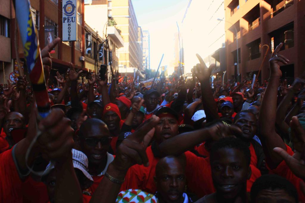 SAFTU_media's tweet photo. Today in [PHOTOS]
#SAFTUstrike 
#ScrapNewLabourLaws 
#DefendRightToStrike https://t.co/Mc09Y0reZ0