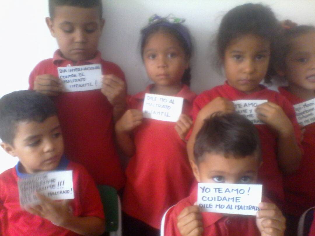 ninosimon_Lara's tweet photo. Niños y niñas de nuestros Centros de Educación Inicial realizaron actividad especial sobre "No al Maltrato Infantil" #PuebloPresidente #GobiernoQueProtege  @NicolasMaduro @DPresidencia @magallyvina https://t.co/HUfrF9mXqe