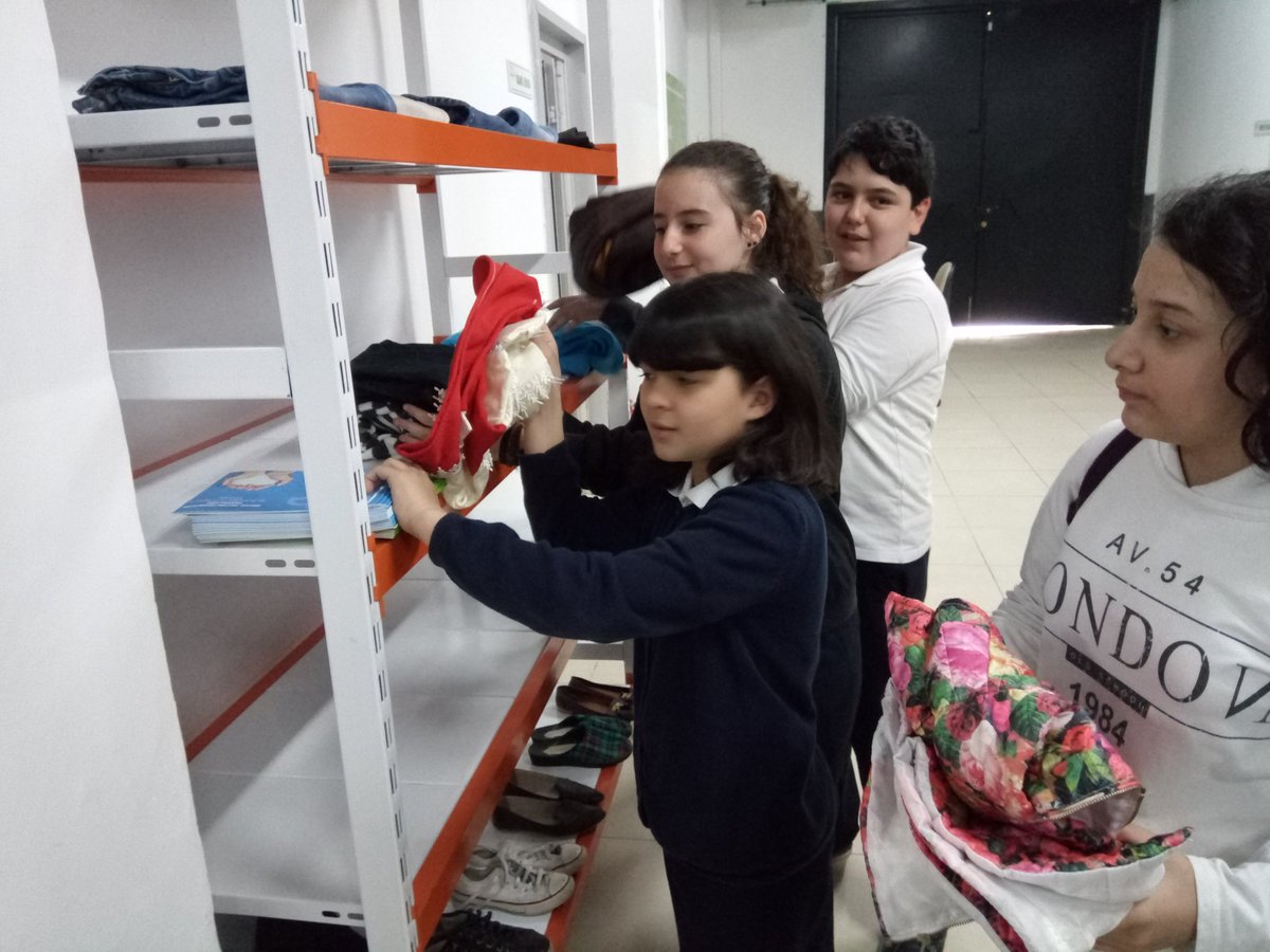 Harezmi Sevgi Elini Uzattı, Dayanışmaya Katildi💜🤝💚

Harezmi sınıfı, okulumuzda 
proje kapsamında başlattığı kampanyadan topladığı kıyafetleri bugün Sevgi Eli'ne ulaştırdı.👏👏👏

Sevgi Eli'nden kıyafetler ihtiyaç sahiplerine ulaşacak.

🤝Harezmi dayanismadir.🤝

<a href="/harezmimodeli/">Harezmi Eğitim Modeli</a>