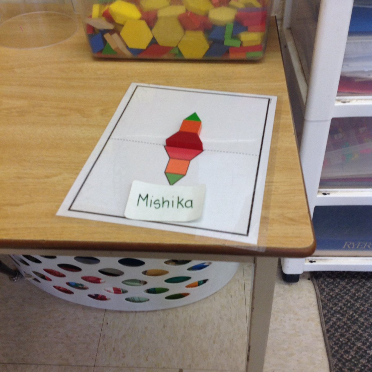 OgdenRoom6's tweet photo. Using pattern blocks to make our pictures symmetrical. https://t.co/g4xNmUZG3x