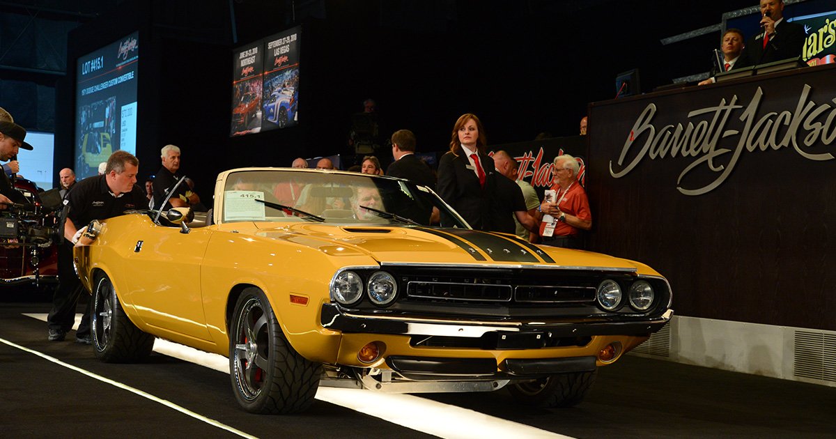 This custom 1971 <a href="/Dodge/">Dodge</a> Challenger turned some heads as it hit the auction block. It is powered by a 527ci V8 engine mated to a 5-speed manual transmission.

bit.ly/18PB71DodgeCha…