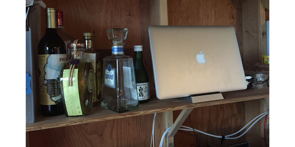 Chilling out with a SVALT Cooling Dock #MacBookPro #MacBookAir #MacBook svalt.com