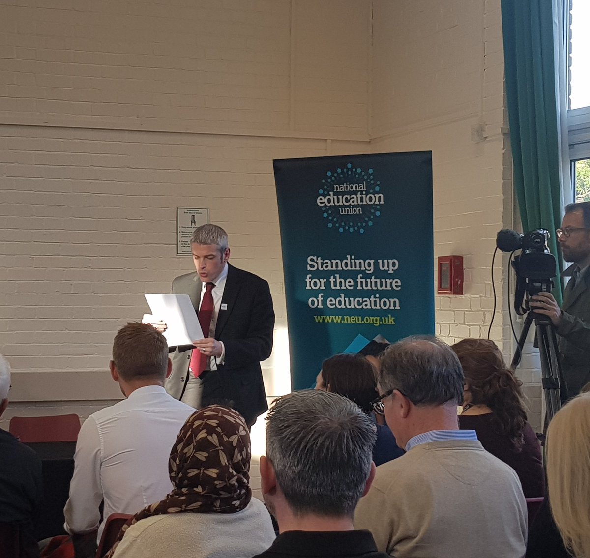 DJD305's tweet photo. Henry Smith MP was invited to attend and speak at the meeting but sent a generic vague statement instead as he had a very important prior engagement.
Apparently more important than a school in danger within his constituency.
#SchoolCuts
#SaveTBCC https://t.co/gbqDyzRrko