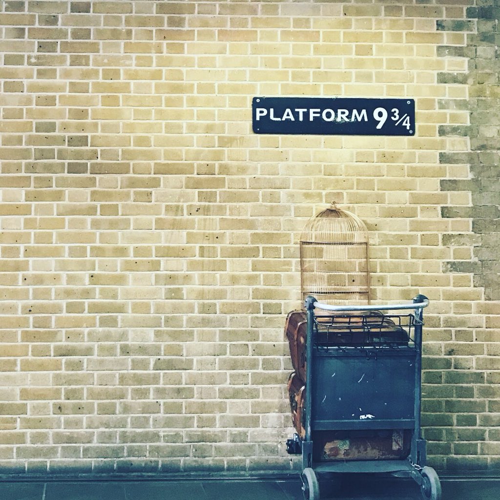 carissa_cbell's tweet photo. Soooo this happened today!♥️⚡️

#anotheroffthebucketlist
#HPForlife #KingsCrossStation #Platform93/4 https://t.co/KtYQo4RiD2