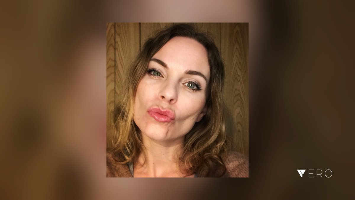 crashtestmode's tweet photo. Kiss your loved one goodnight and  tell them every day you love them. Life is short and fragile, live your day to the fullest 💋❤️ Goodnight everyone 😍    #goodnight_everyone #ModelsOnVero #kiss #vero #life #love #fragile #short #eyes #… @VeroTrueSocial https://t.co/13nGvQqaYw