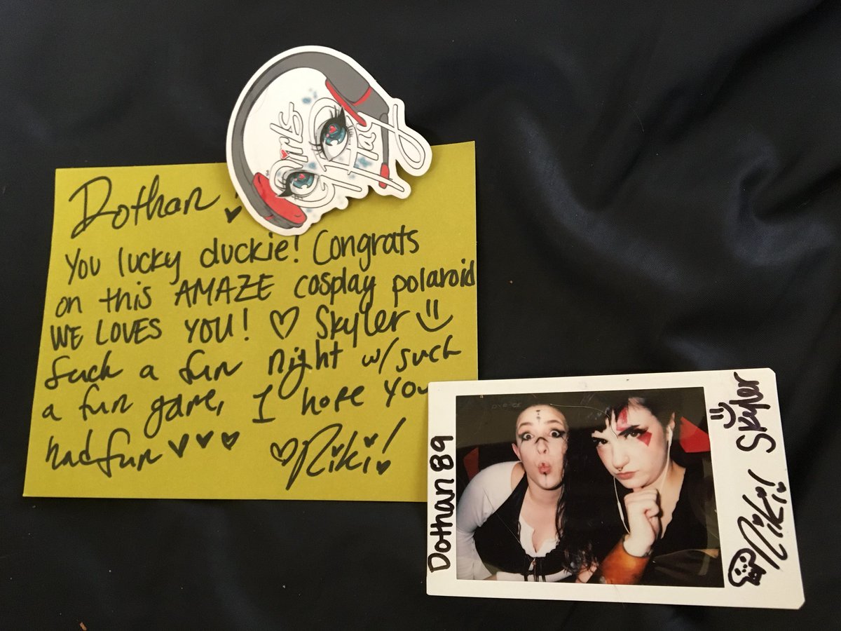 thebig_gimpin's tweet photo. I got a sticker!!! @WatchGirlsPlay @nikinapalm @skyrawr42 #suchcute #muchadorbs https://t.co/5h4vLGCbID