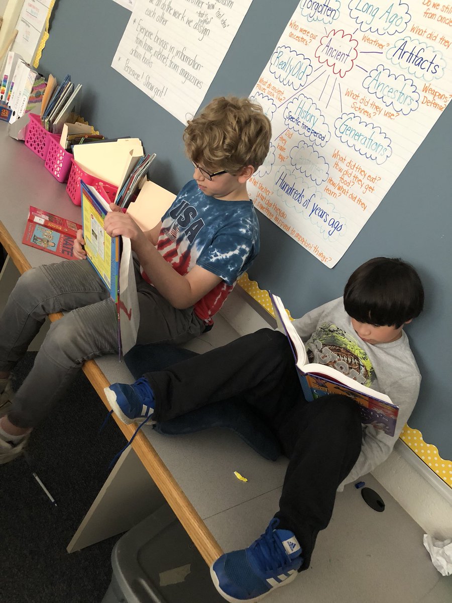 Thinkingin3rd's tweet image. Gotta love student choice! Readers choosing spots to read as well as choosing to read dictionaries! #readers #guidewords #comfy @Principal_Duffy @bushhilles