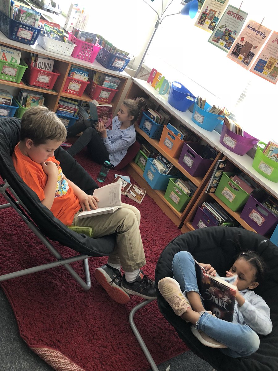 Thinkingin3rd's tweet image. Gotta love student choice! Readers choosing spots to read as well as choosing to read dictionaries! #readers #guidewords #comfy @Principal_Duffy @bushhilles