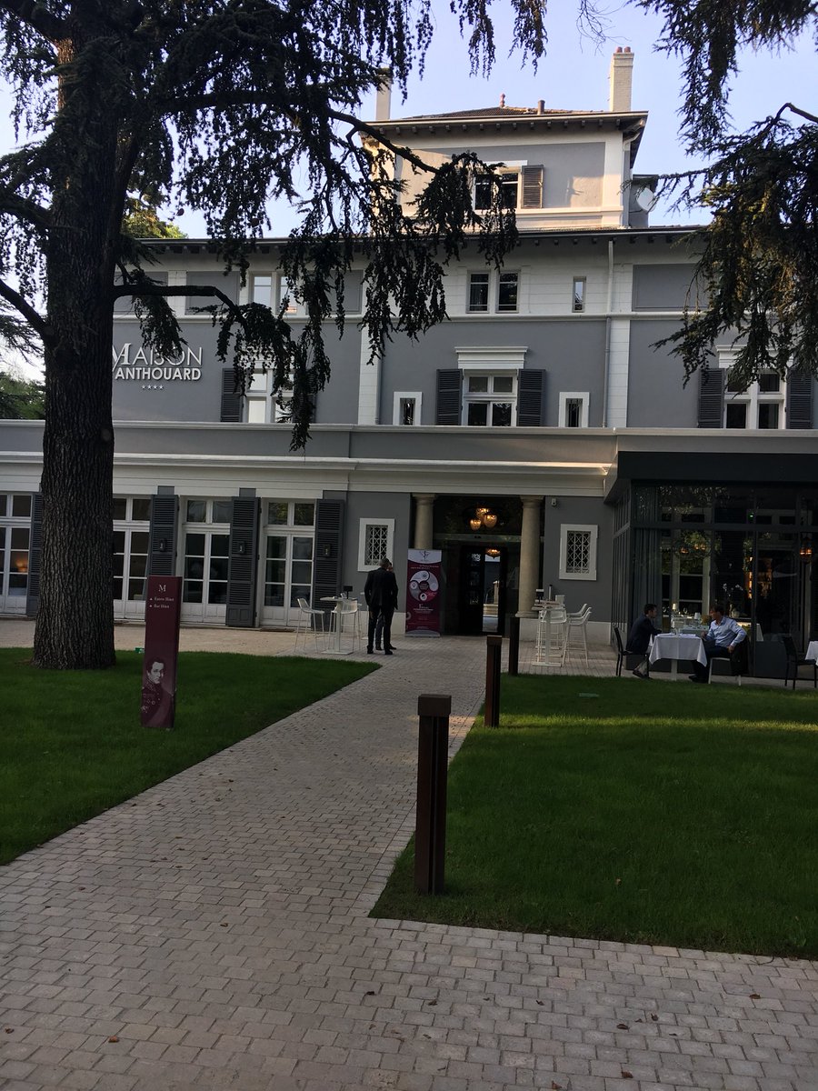 FceLyon's tweet photo. La @Maisonanthouard nous reçoit ce soir pour la première #conférence de la commission #FCEinternationalspirit des #FCELyon #internationalnetwork #international #business #echanges https://t.co/K3AGT0sXYR