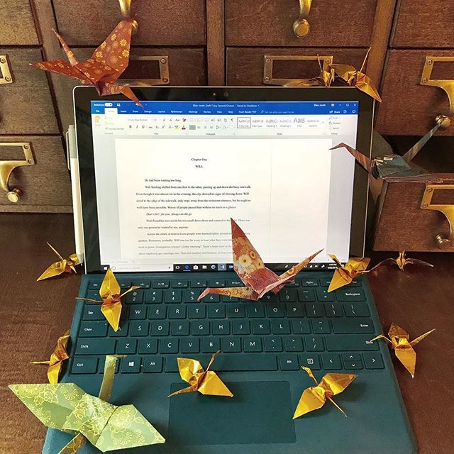 OrigamiBrasil's tweet photo. RT @EllenSmithWrite: On the last leg of revisions for Book 2 of the #timewreckertrilogy . I’d love to tell you I’m past my #writersblock but I have a whole flock of #origami cranes that say otherwise. 😂 #writerslife
#twitter https://t.co/PuvZ3MFZCP https://t.co/qa7uQ9LDk6