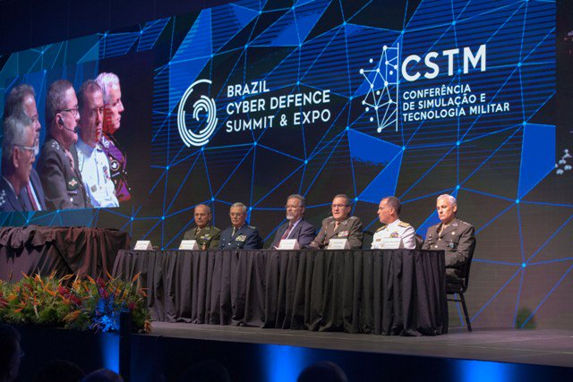 exercitooficial's tweet photo. Inicia, na Capital Federal, maior evento brasileiro de Defesa Cibernética, Comunicações e Guerra Eletrônica. https://t.co/MelusHY0r5 ExercitoNuncaPara https://t.co/fgjklo5wIh