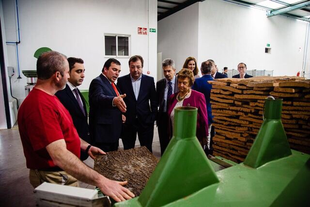 jvigas1's tweet photo. Inauguración de las nuevas instalaciones de Vimatap15 en San Vicente de Alcántara https://t.co/v5jcVZFrmc