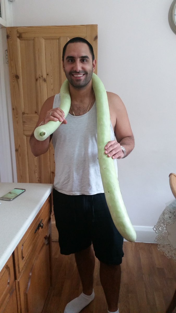GrowForce's tweet photo. Snake Gourd Selfie https://t.co/vTvZLlCoNr