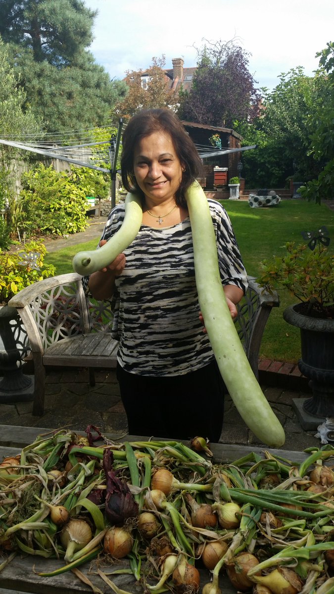 GrowForce's tweet photo. Snake Gourd Selfie https://t.co/vTvZLlCoNr