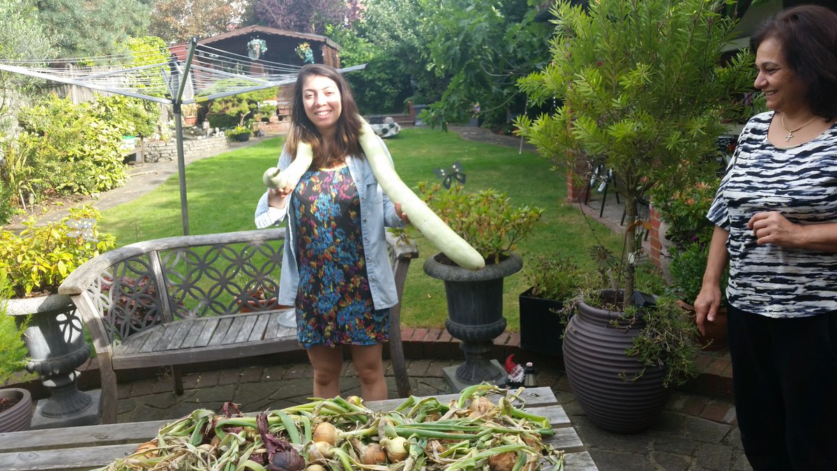 GrowForce's tweet photo. Snake Gourd Selfie https://t.co/vTvZLlCoNr