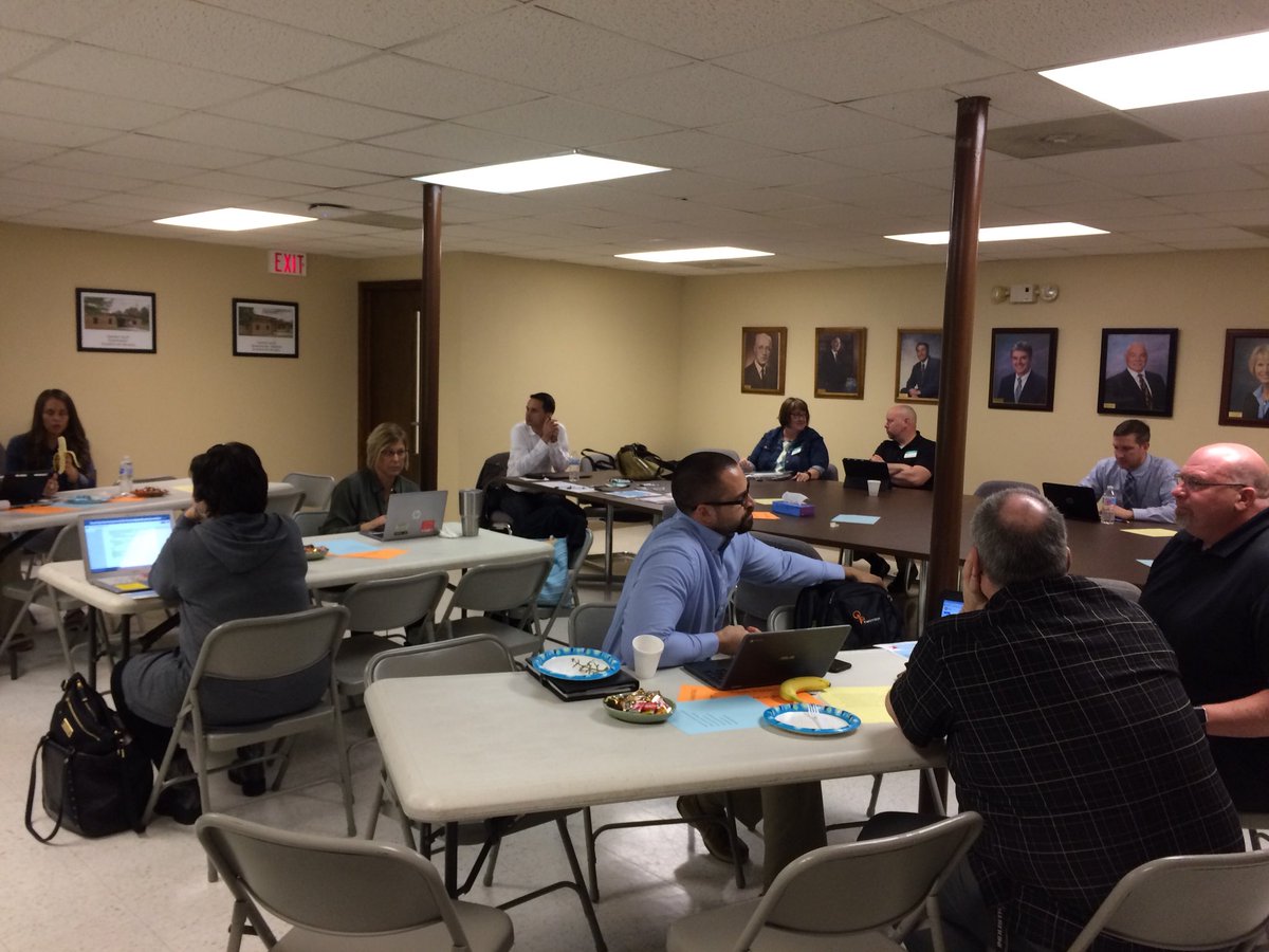 ashphi13's tweet photo. 1st Central IL Round Table....Great conversations about technology integration and coaching cycles! 30 coaches in one room is a great start!#icicrt #lesd27 https://t.co/uD8ts5BJJT