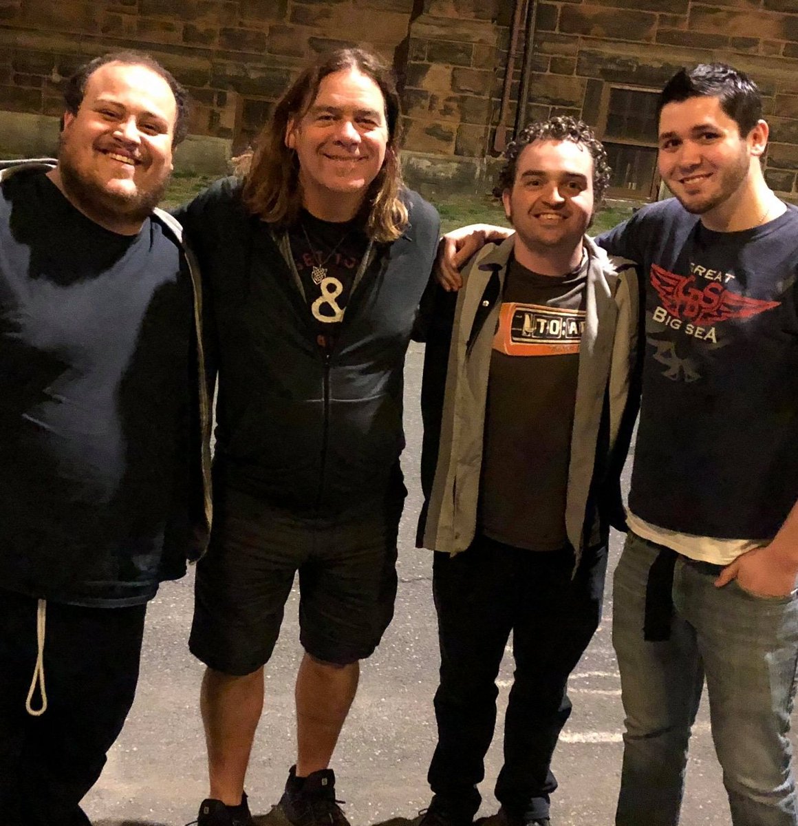 JoeyLeddzDippin's tweet photo. With the almighty @alanthomasdoyle last night.  He's one of the nicest people I've ever met. Show #2 later!#AlanDoyle #ComeOutWithMeTour #AWeekAtTheWarehouse #GreatBigSea https://t.co/dsKDuoGmhg