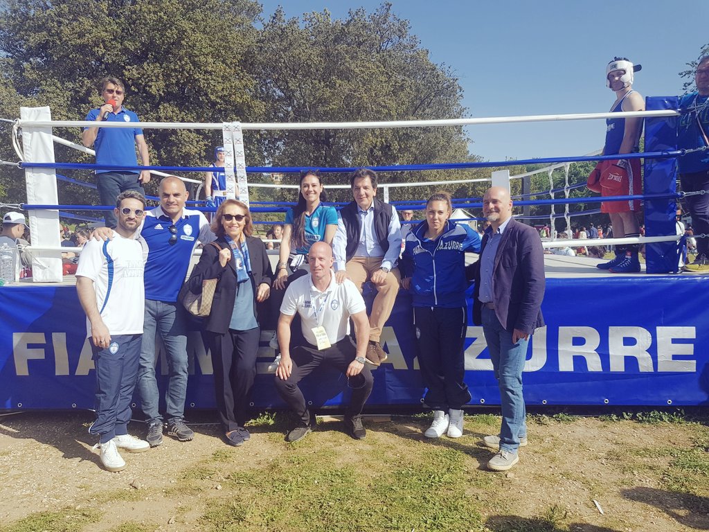 GiusyVersace's tweet photo. La Vita è come un Ring.. quì i bimbi imparano subito che dopo una caduta bisogna rialzarsi e combattere! 👊😉
Sono gli adulti che lo dimenticano... #amazingday THANKS TO #fiammeazzurre @EarthDayItalia #villaggioperlaterra18 #iocitengo #lovetheplanet #lovesport #respect #lovelife https://t.co/SRaWDSdxcu