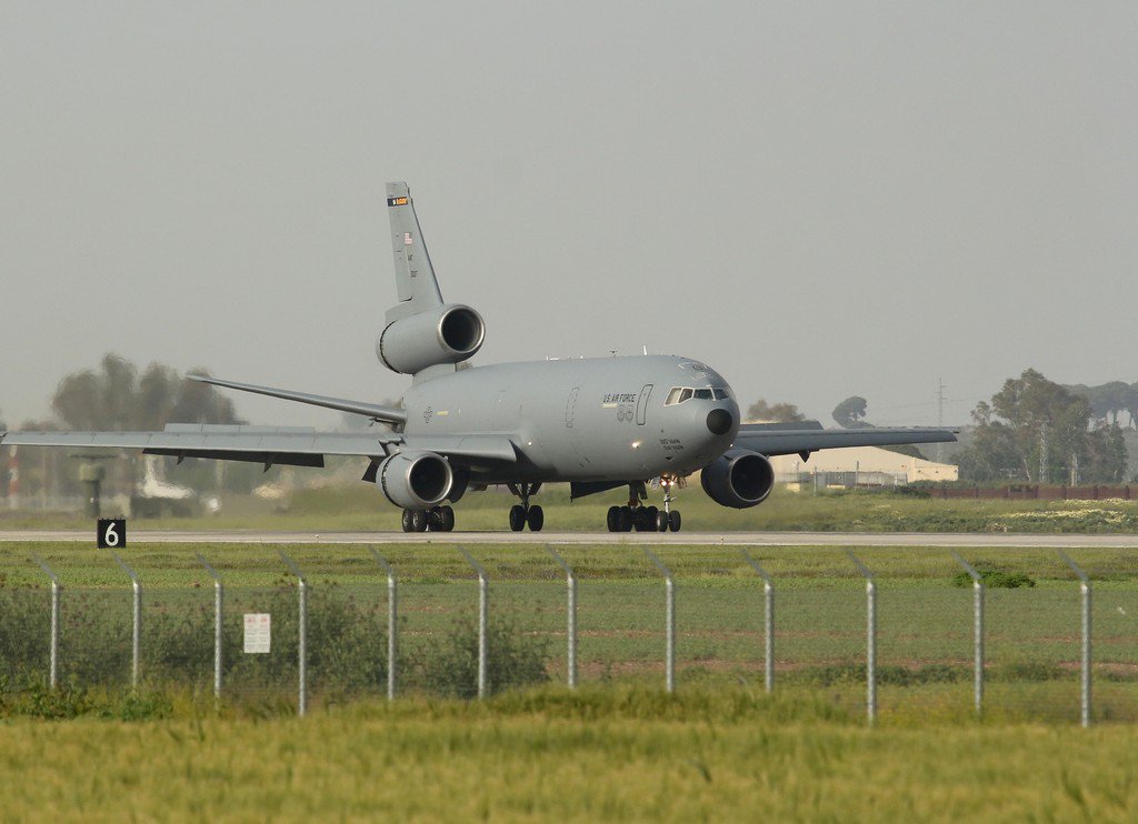 Gibdan1's tweet photo. #USAF #KC10s 85-0027 & 85-0030 at LEMO #potn #avgeek #planespotting #planespotter https://t.co/jd31ROy4oG