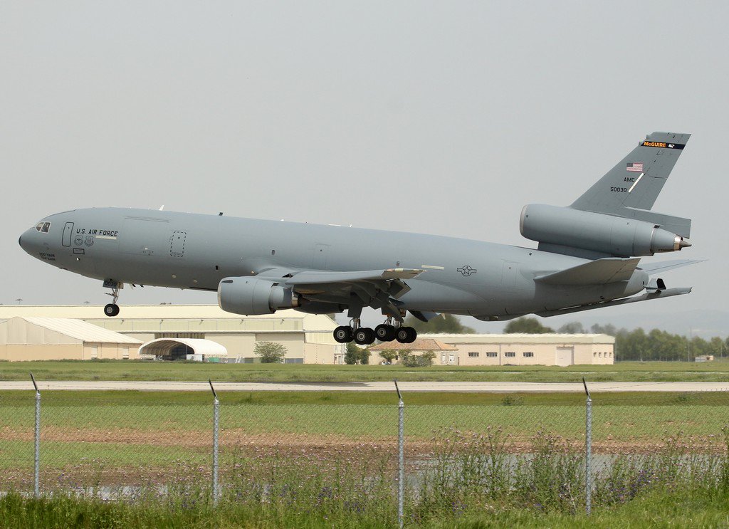 Gibdan1's tweet photo. #USAF #KC10s 85-0027 & 85-0030 at LEMO #potn #avgeek #planespotting #planespotter https://t.co/jd31ROy4oG