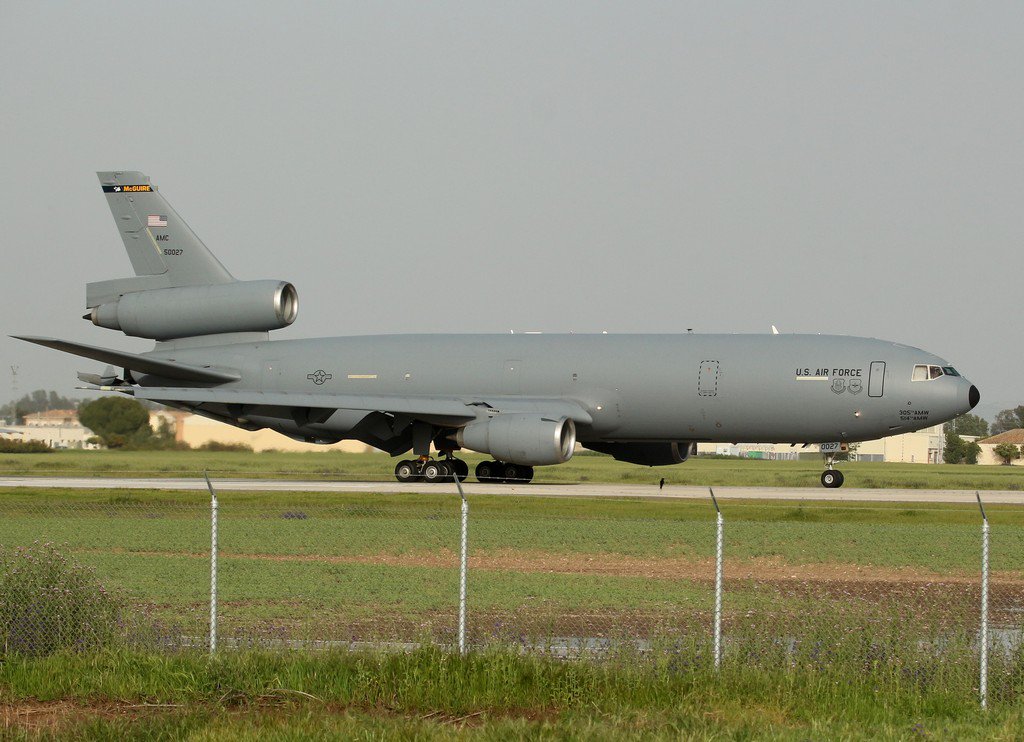Gibdan1's tweet photo. #USAF #KC10s 85-0027 & 85-0030 at LEMO #potn #avgeek #planespotting #planespotter https://t.co/jd31ROy4oG