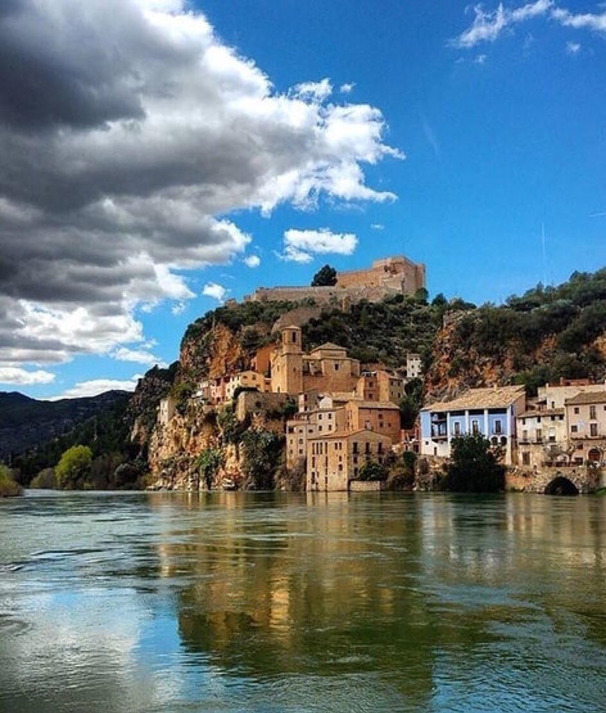 archeoscavi's tweet photo. #heritageMW con la bellissima foto di @patrimonigencat
・・・
Castell de Miravet, uno dei migliori esempi di architettura templare in Europa 📸 #museumweek #archeologiapubblica #medieval #archeoscavi #letsdigagain #landscape #landscapearchaeology https://t.co/CNyImedF4a