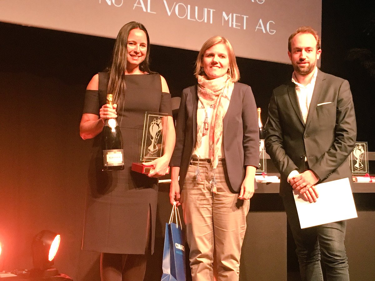 AGInsurancePR's tweet photo. Et le trophée de la meilleure campagne publicitaire est décerné à AG Insurance @NathErdmanis 
👍🏻😁🏆🐻⛵️
#tropheesdelassurance #decavi https://t.co/fhCBk4RL7f