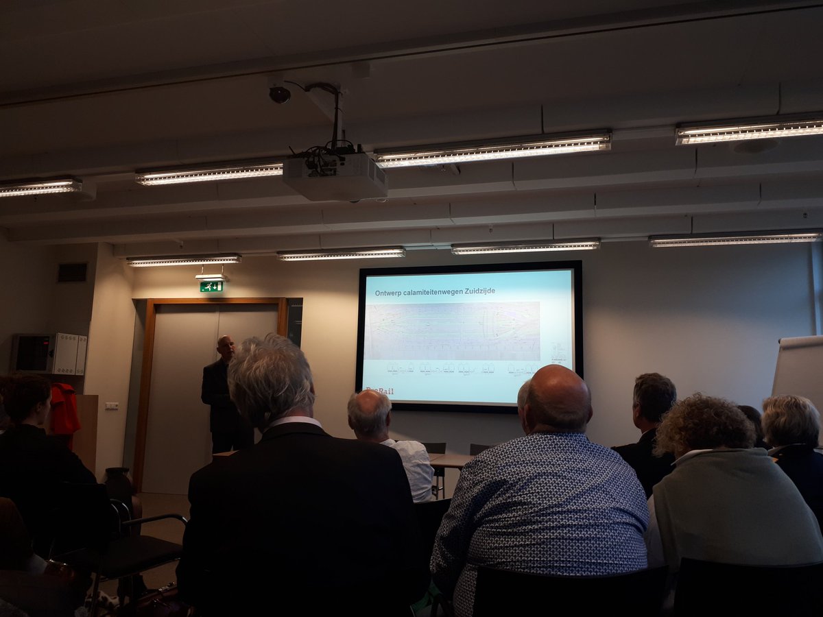 renevdhaar's tweet photo. Vanavond een raadsvergadering van de gemeente #Zwijndrecht. Prorail geeft onder andere toelichting op de realisatie van calamiteiten wegen https://t.co/x7aVsNaEMV