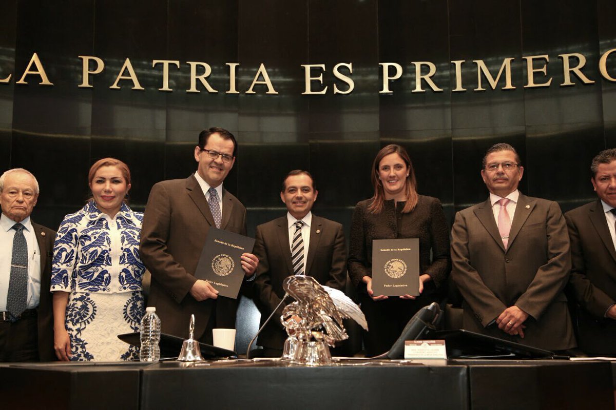 patvazher's tweet photo. Agradezco al @senadomexicano la distinción de nombrarme Consejera de la Junta de Gobierno del @INEEmx, un reto y una responsabilidad que asumo con gran entusiasmo. Reitero mi compromiso con la educación de niñas, niños y jóvenes, así como con el trabajo de los maestros en México. https://t.co/fc0vXCxJ4R