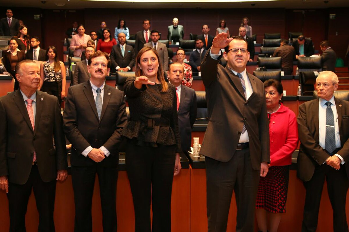 patvazher's tweet photo. Agradezco al @senadomexicano la distinción de nombrarme Consejera de la Junta de Gobierno del @INEEmx, un reto y una responsabilidad que asumo con gran entusiasmo. Reitero mi compromiso con la educación de niñas, niños y jóvenes, así como con el trabajo de los maestros en México. https://t.co/fc0vXCxJ4R