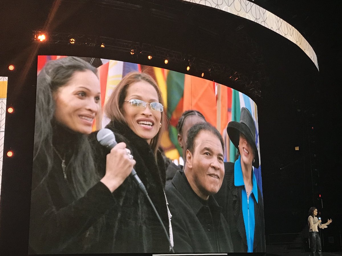 alwaysinstylec2's tweet photo. The greatest @WEday @WEMovement https://t.co/kpZFN1foRM