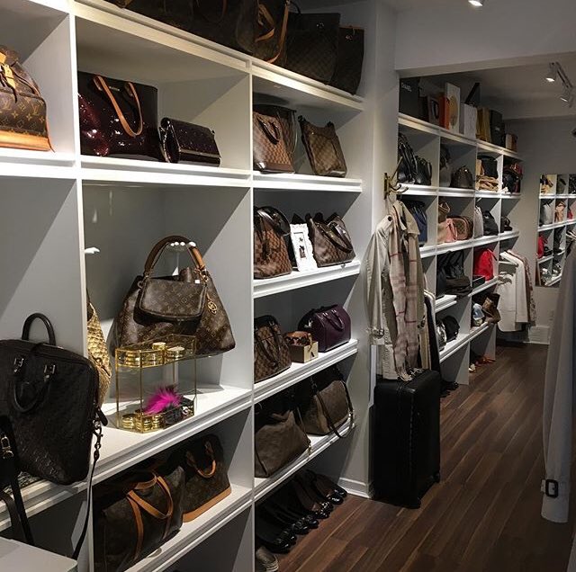 <a href="/DenVan/">Dennis Van Staalduinen 🐳</a> <a href="/TweetyValamode/">Valamode</a> Local style maven <a href="/marydavelindsay/">Mary Hardill Lindsay</a> offered a sneak peek of <a href="/TweetyValamode/">Valamode</a> last week!