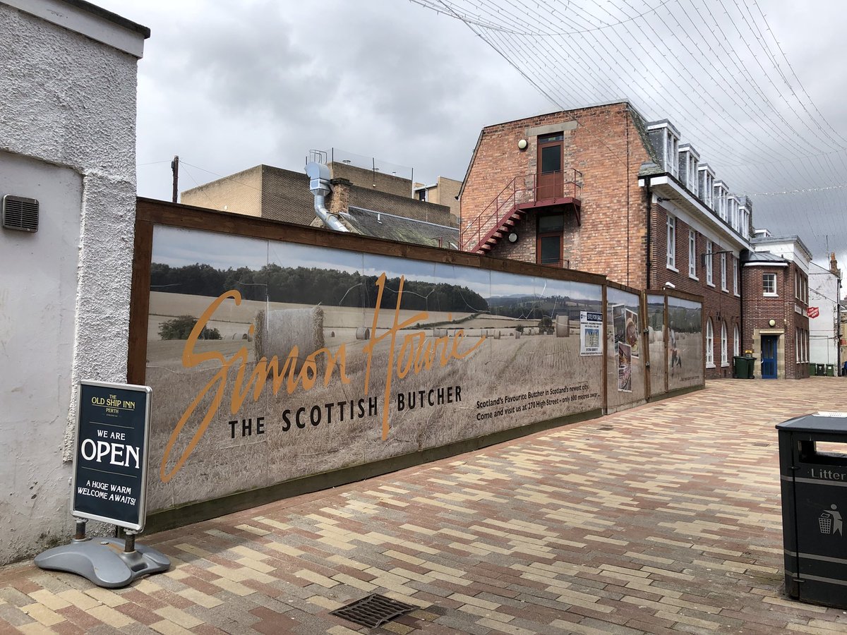 allanahardie's tweet image. Very excited to be one of the commissioned artists for @ReCAPevent !! Come get your Live Blind Portrait done LARGE SCALE in Skinnergate on the 5th of May 🧡🧡 Watch this space....