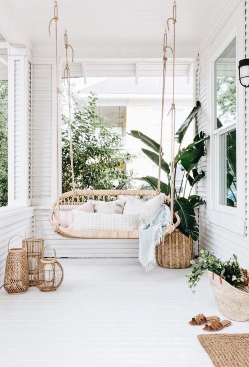 A #good #porch #design makes any home amazing! I just love this simple #decor. bit.ly/2HRBnUi ~JMK