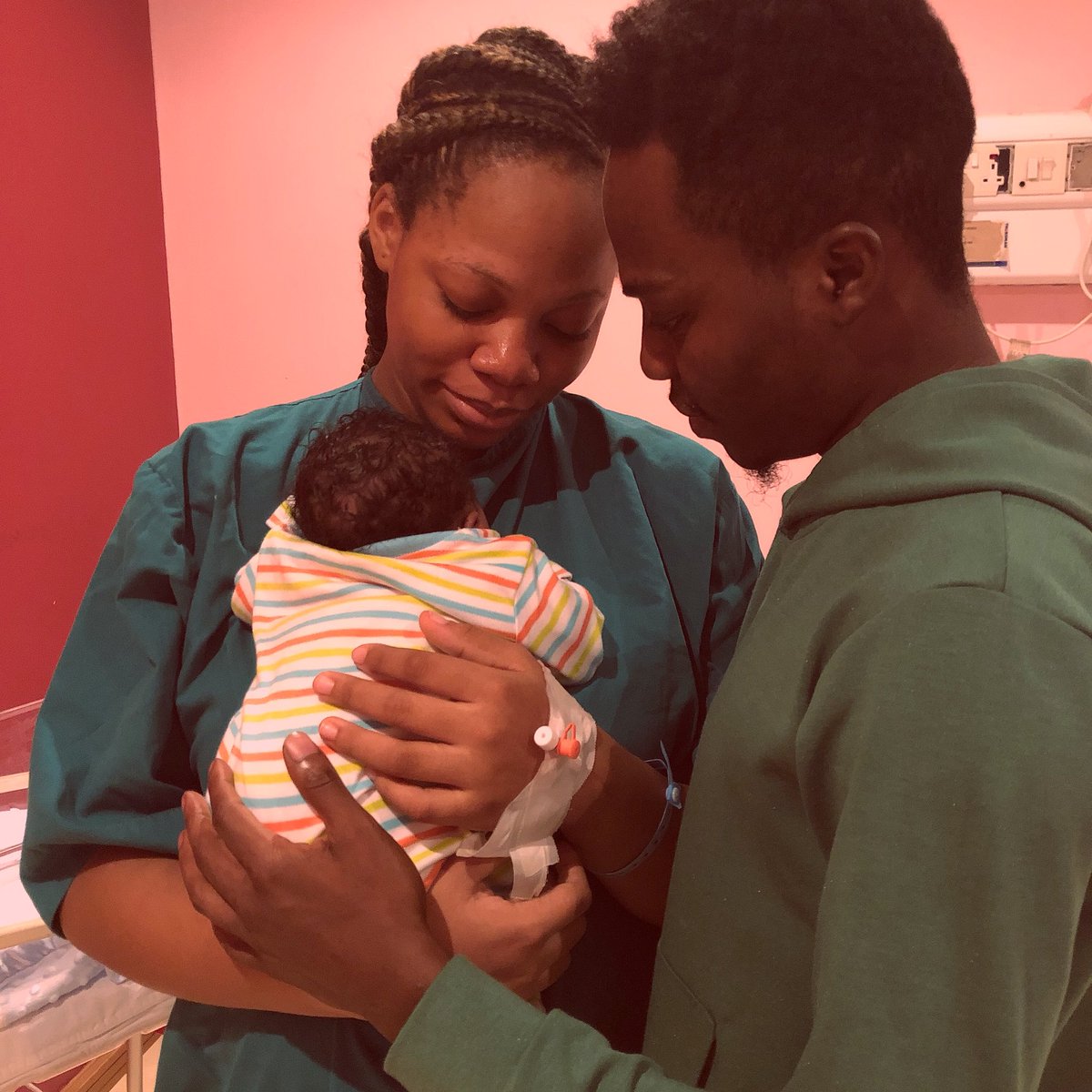 thisTEMI's tweet photo. Say hello to the latest daddy in town
#TheSolomons #Daddy #HavingFIRE https://t.co/yRKLOUuU5x