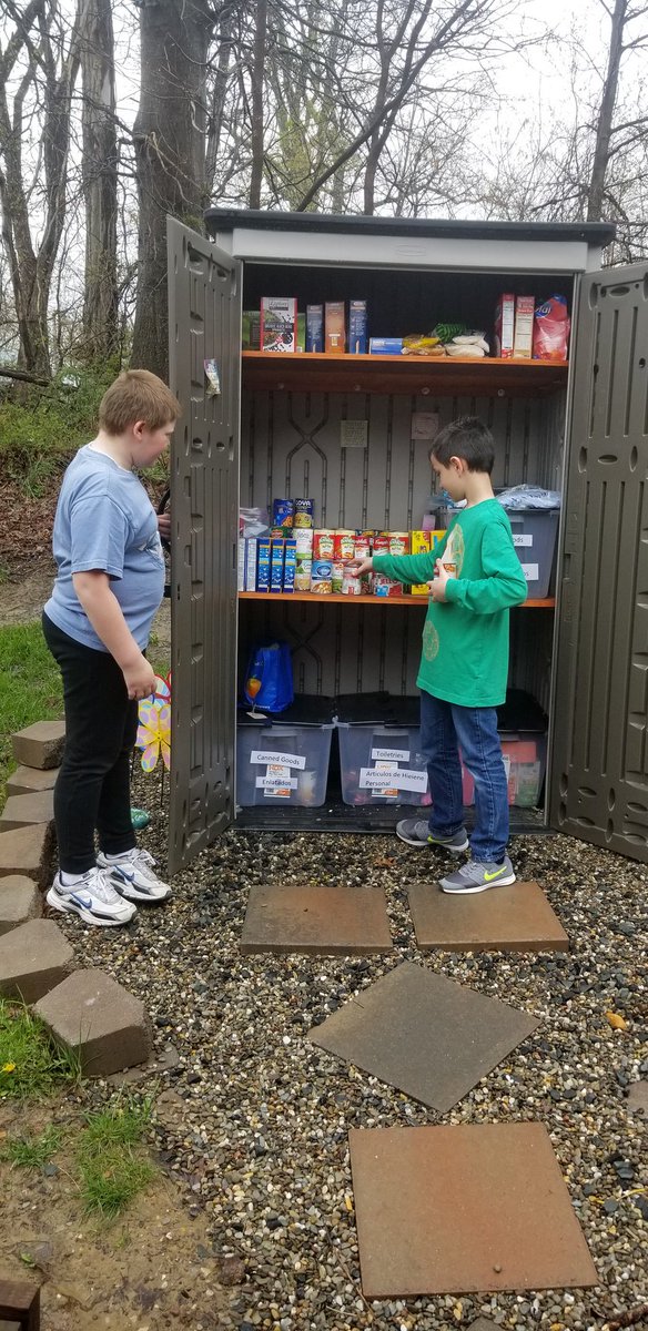 CooperCounselor's tweet photo. Cooper Crabs stocking Coop's Free Little Pantry!! It's so amazing to see our students invested in giving back to our community!! @coopthecrab #thisgenerationwillruletheworld #coopercrab4life #OBproud #Cooperproud https://t.co/GZSvJ0xujb