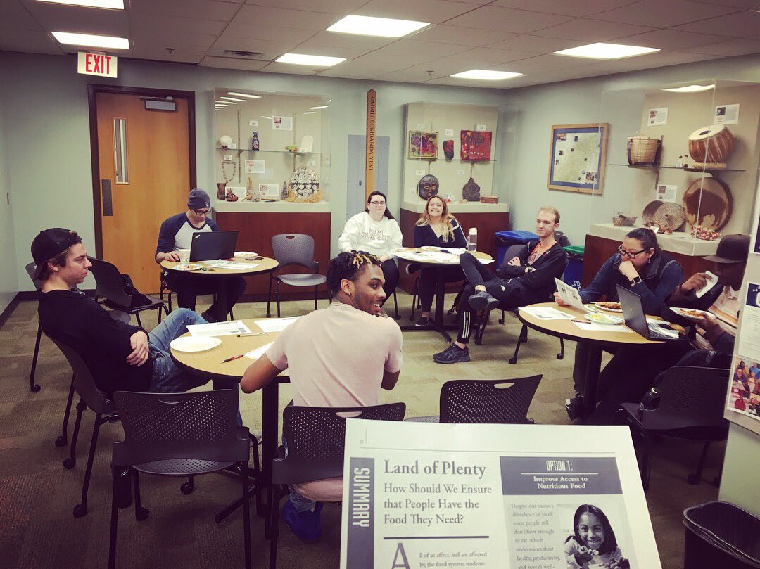 getengagedCSI's tweet photo. National Week of Conversation continues with dialogue on “How should we ensure that people have the food that they need?” Ties into our Earth Day of Service as we work to prepare our community garden on campus for the growing season. #foodinsecurity #listenfirst #NWOC #civicwork https://t.co/NUSwgn1CRm
