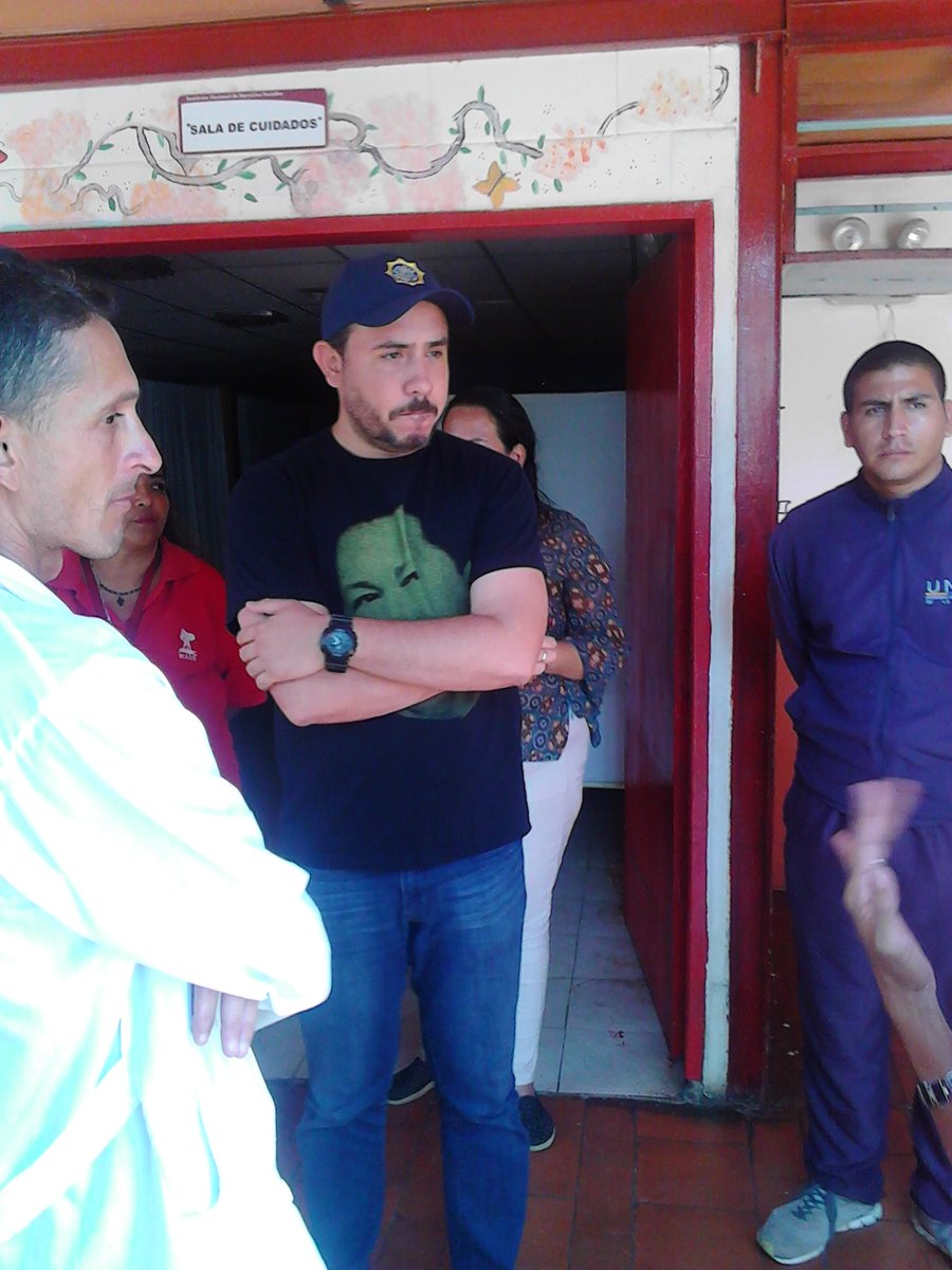 anzoateguiinass's tweet photo. Visita del alcalde Gustavo Marcano á las instalaciones del Inass Barcelona, en compañía de la Directora María Eugenia Sosa y parte del personal del centro. @salainass @magallyvina . https://t.co/e1wTAArZ1C