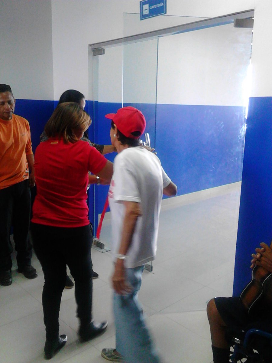 anzoateguiinass's tweet photo. Inauguración inass Barcelona en arte en las instalaciones del gimnasio vertical cancha de paz de las casitas Barcelona, él corte de cinta por parte de la Directora María Eugenia Sosa y la adulta mayor Leticia Reyes. @salainass @magallyvina . https://t.co/4t0OkRKk2c