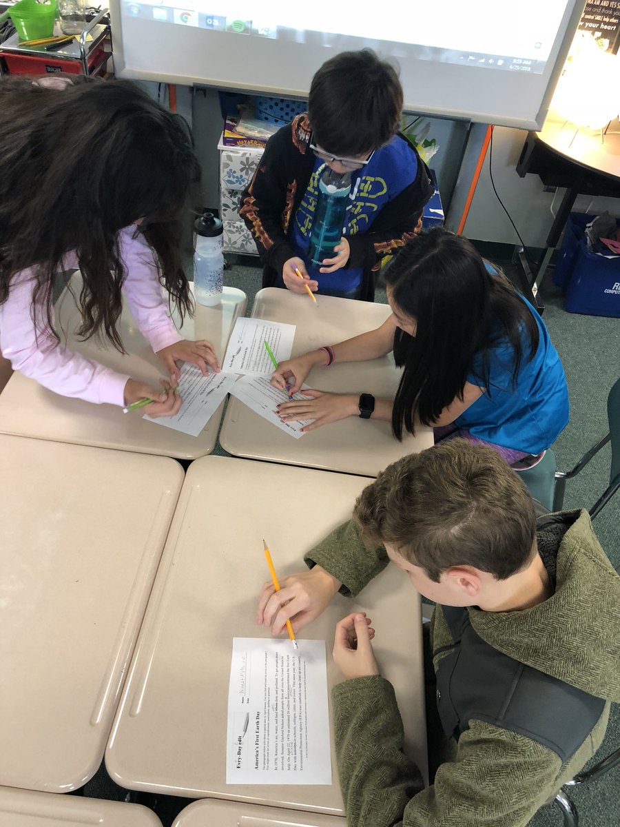 NWilliamsEDU's tweet photo. Grammar is more fun when our heads are together (and when candy is involved) #EISfamily #GameOnDragons #EverydayEdit https://t.co/yJMBpgHVg4