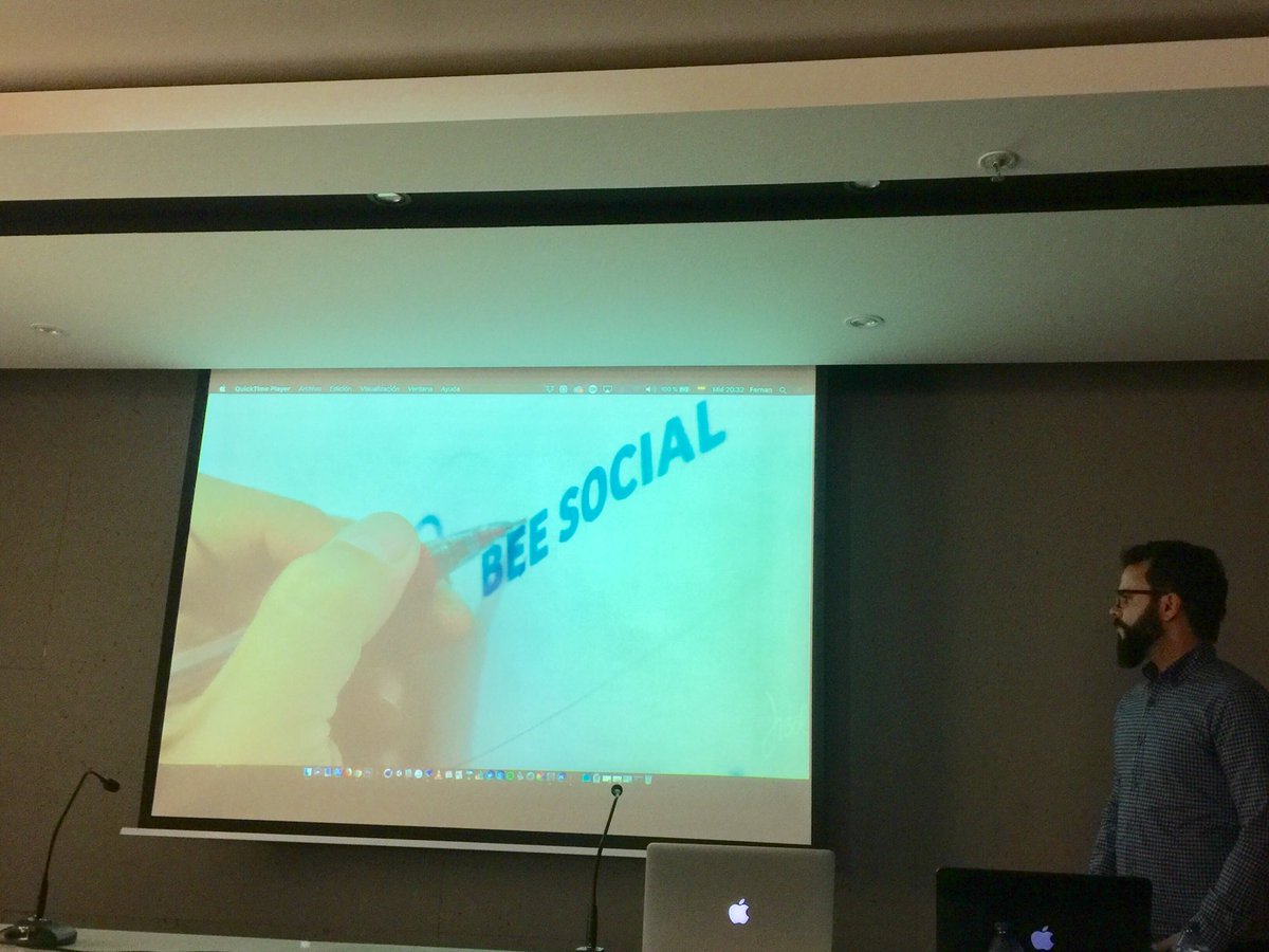 dipMurcia's tweet photo. Ahora con @droolstudio conociendo su trabajo como estudio creativo, en jornada #diseño de @ESIMURCIA https://t.co/ARriFVjnqw