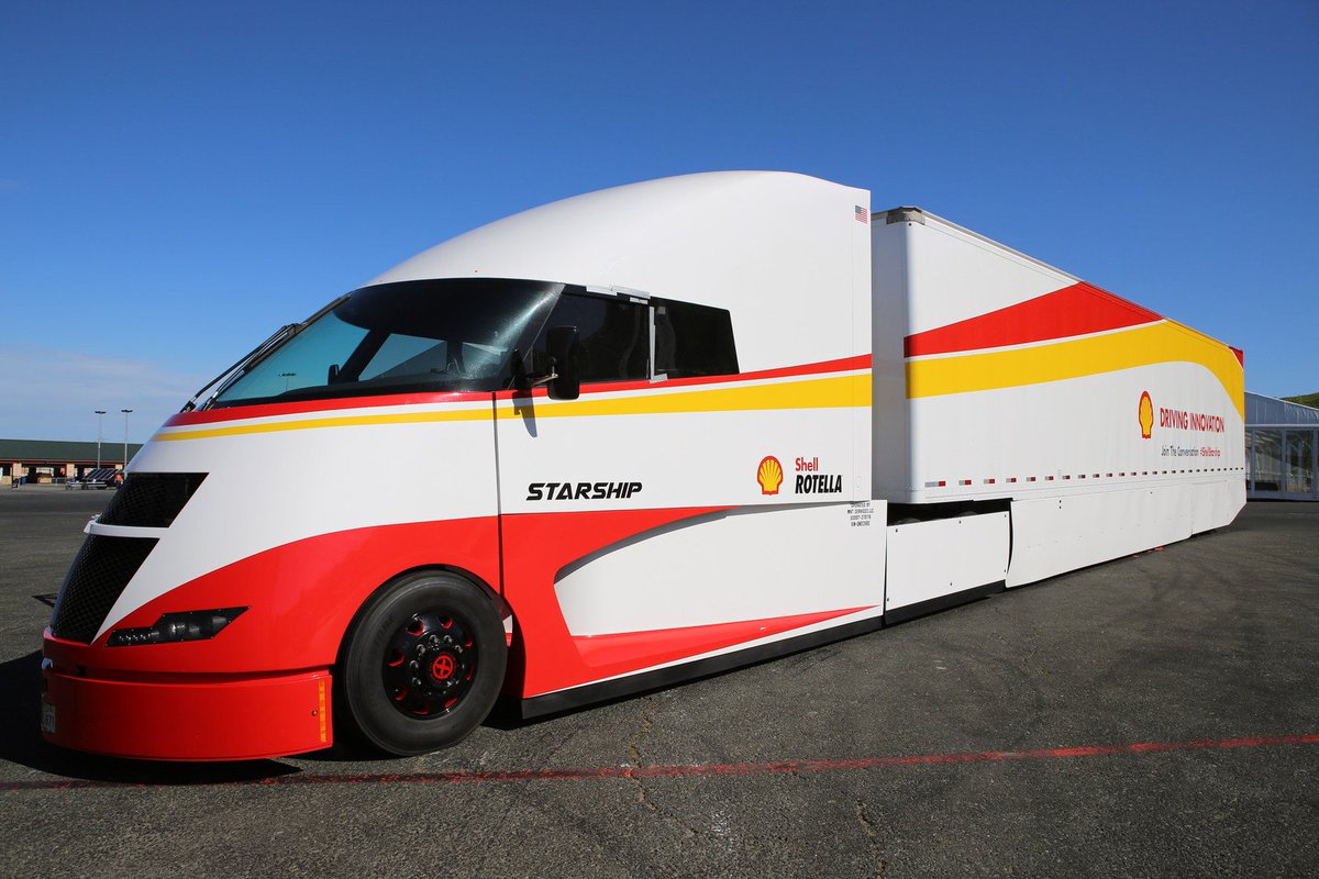 Shell_LubGT's tweet photo. Shell Lubricants y AirFlow Truck Company han presentado un nuevo camión, "Starship", que ofrece un asombroso ahorro de combustible. El camión ya se puede ver en el evento gratuito Make the Future California de Shell en la pista de carreras de Sonoma. #ShellLubricantesGT #Starship https://t.co/DU5DsUoQHB