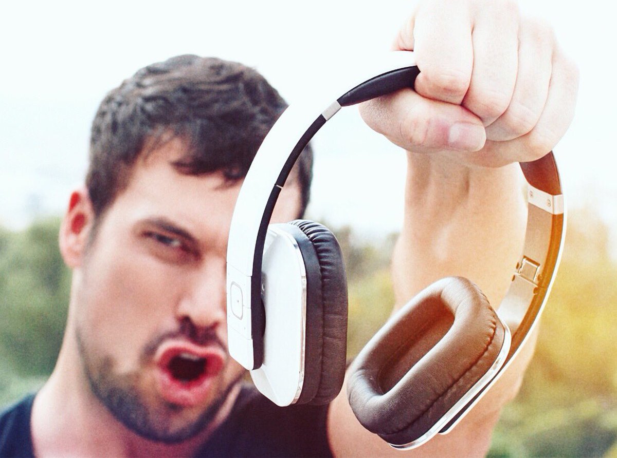 RafaMartinTV's tweet photo. El poder de cambiar el mundo en mis manos. 🎧 #EP650 de @August_Int_ES Consíguelos en AMAZON https://t.co/yS7meAkACR Elige el color que desees 🏆🥚👖🎙🎱👠 #6Colors #SuperCool #PowerSound Con mi código MARTIN20 - 20% de descuento en https://t.co/yS7meAkACR I love u my friends!!! https://t.co/4lfKArm0xL