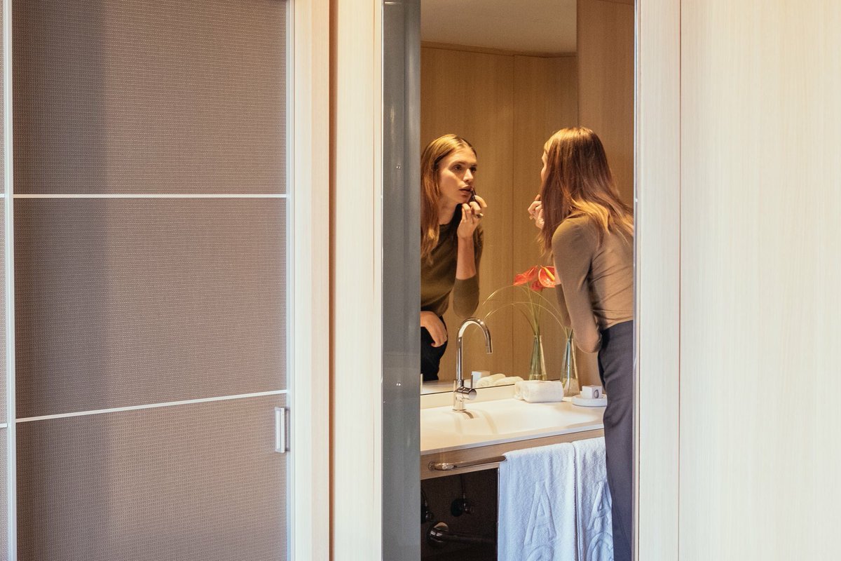 ACHotelColon's tweet photo. Estábamos deseando que llegara el mejor momento del día. Dispuestos a disfrutar de la noche valenciana desde el mejor enclave de la ciudad #ACExperience #Lifestyle #ACHotels #anewwaytohotel #ACColon #Valencia #BuenasNoches #disfrutandodelanochevalenciana #centrociudad https://t.co/lztncZASYh