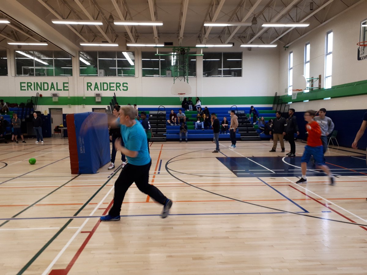 MmeS_TLK's tweet photo. April Awakening at it's best! Staff student dodgeball, just one of the fun ways to spend the afternoon. ESS What!?! @ErindaleSS @srtrupp @TunneyXYZ https://t.co/byZdFpWJbs